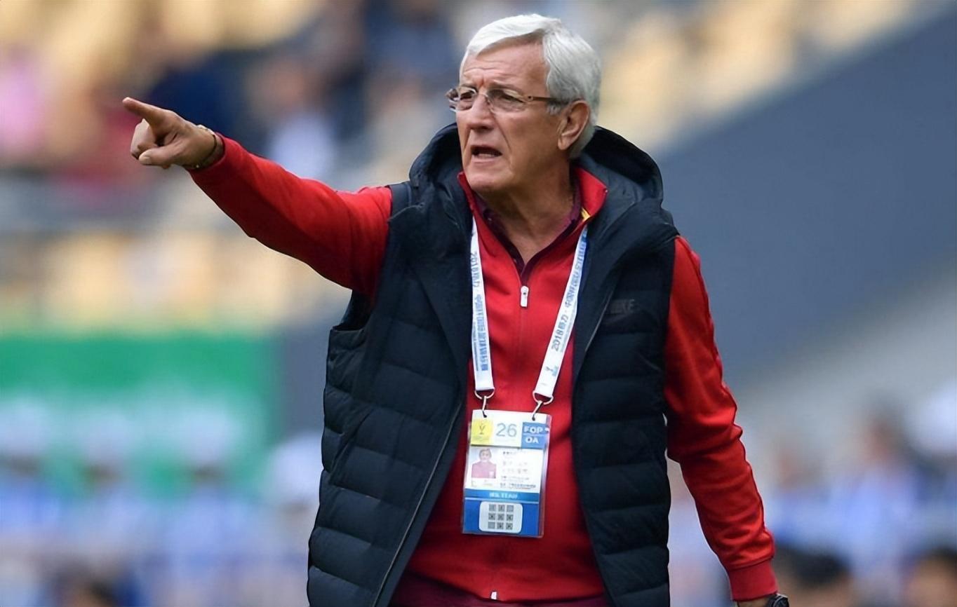 他上赛季效力英博表现不俗，如今上港中锋位置新大鱼，值得期待